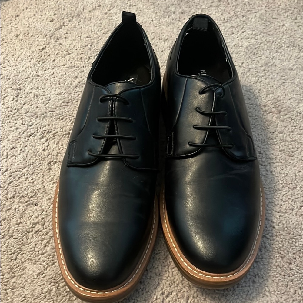 Black and Brown Leather Oxfords with Classic Lace-Up Design